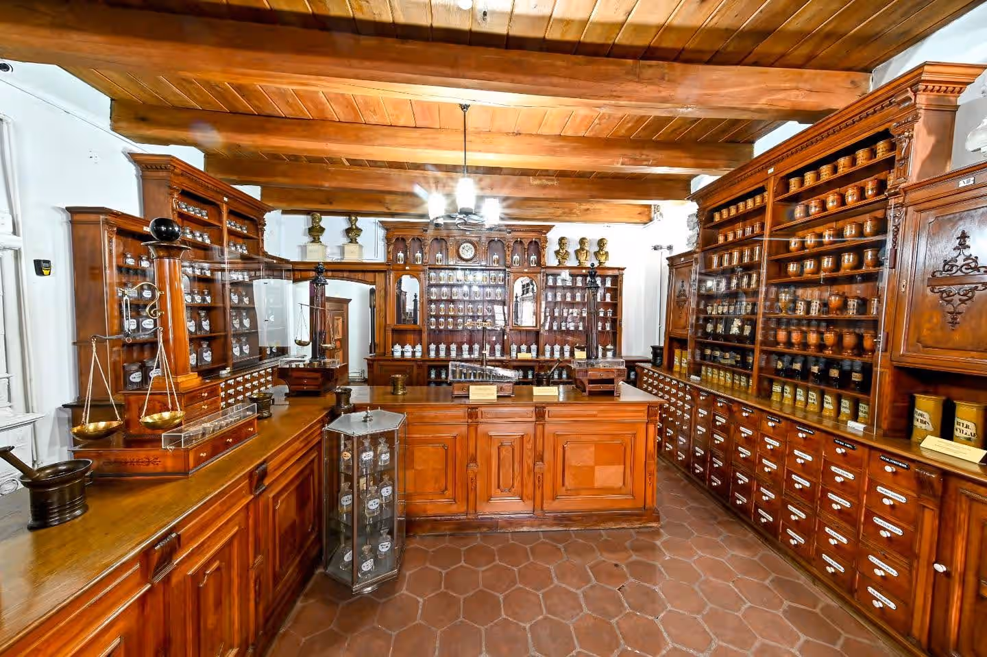 Muzeul de Istorie a Farmaciei Sibiu din Sibiu, România Muzeul de Istorie a Farmaciei Sibiu din Sibiu, România