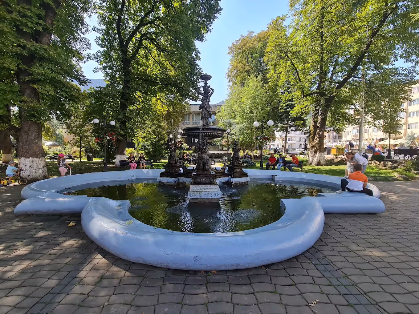 Parcul Orășenesc Câmpulung Moldovenesc din Câmpulung Moldovenesc, România Parcul Orășenesc Câmpulung Moldovenesc din Câmpulung Moldovenesc, România