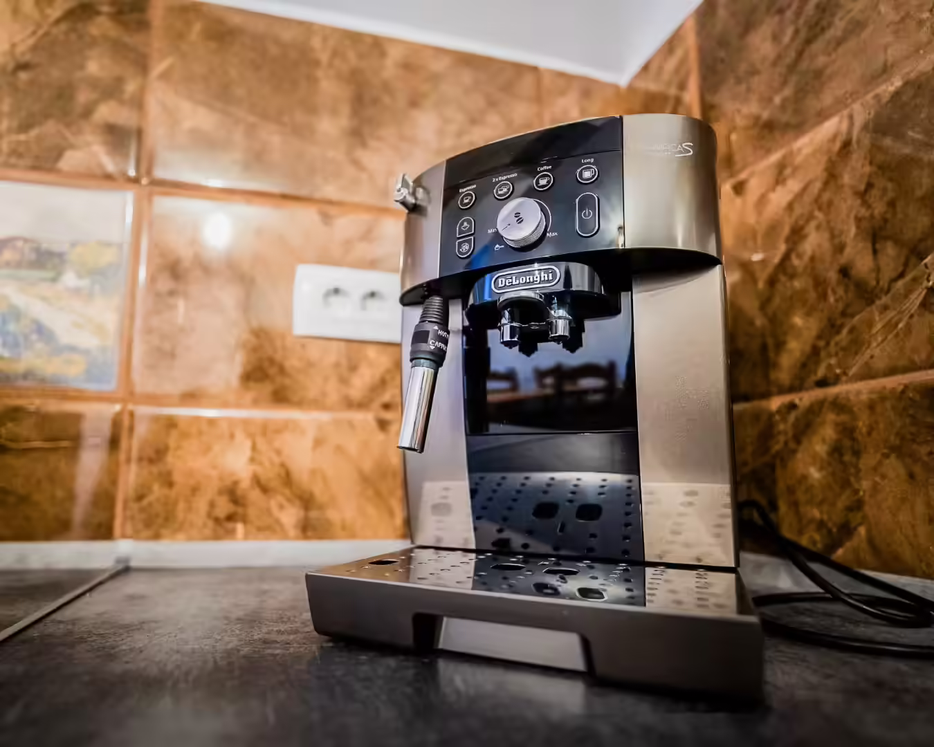 Espressor de cafea în bucătăria Cabanei La Bontu, Covasna Espressor de cafea în bucătăria Cabanei La Bontu, Covasna