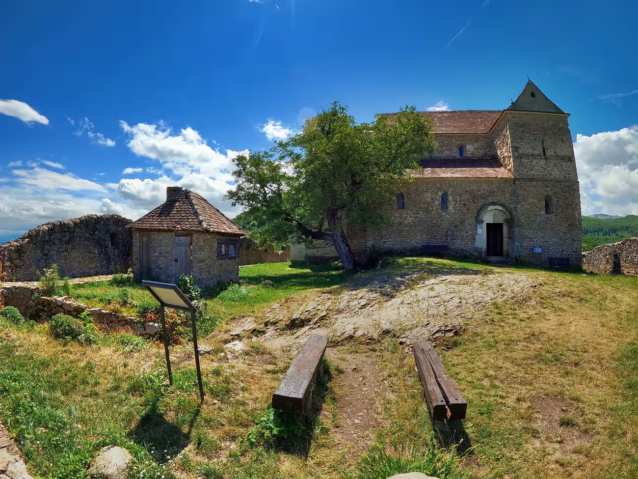 Cetatea Cisnădioara din Cisnădioara, România, fotografia 12 Cetatea Cisnădioara din Cisnădioara, România, fotografia 12