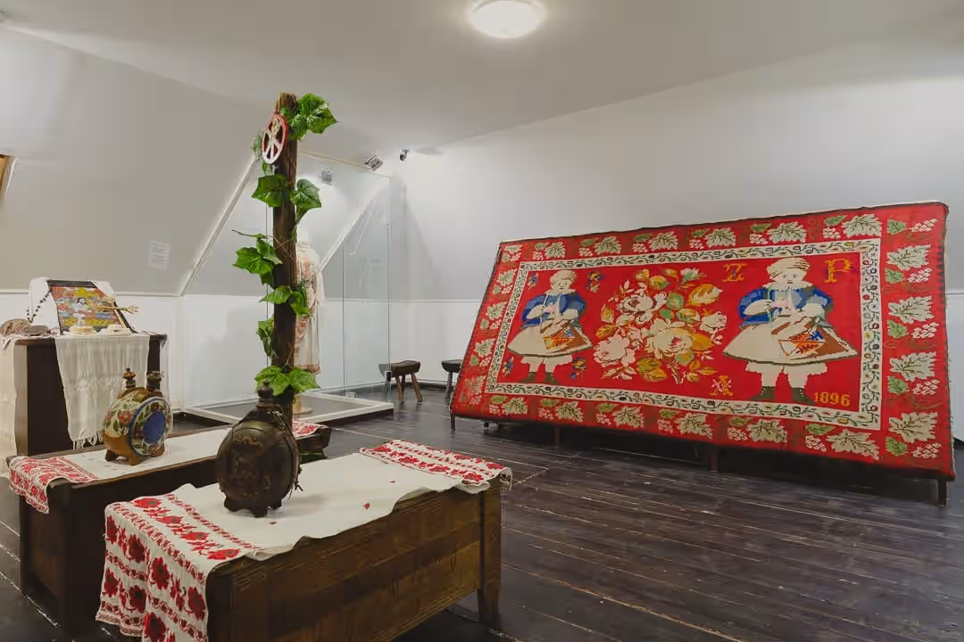 Covor popular și obiecte tradiționale în Muzeul Crama 1777 Covor popular și obiecte tradiționale în Muzeul Crama 1777