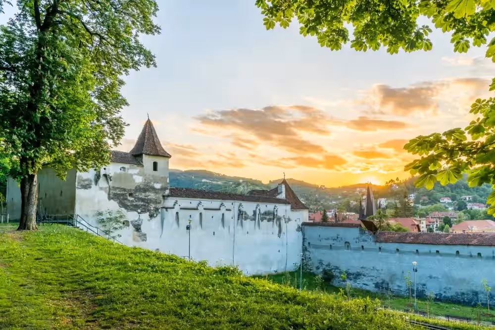 Zidurile cetății Brașovului și Bastionul Țesătorilor la apus