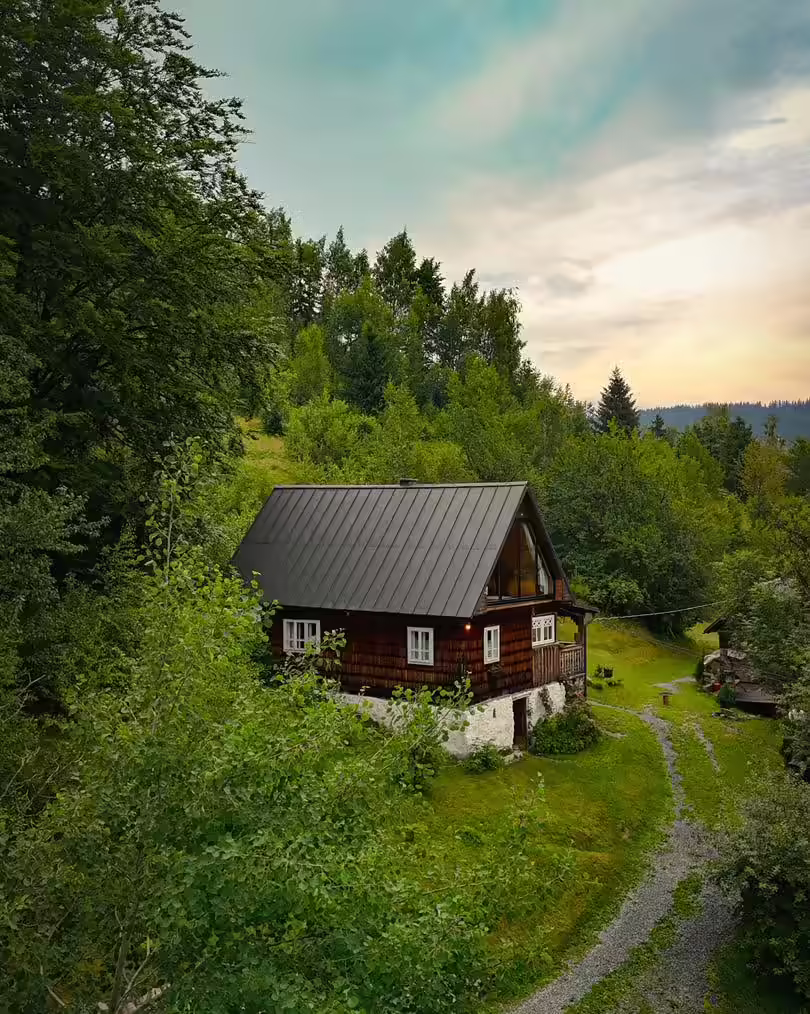 Domeniul Casa Veche de la La Noi La Munte, pe dealurile din Mătișești, Alba Domeniul Casa Veche de la La Noi La Munte, pe dealurile din Mătișești, Alba