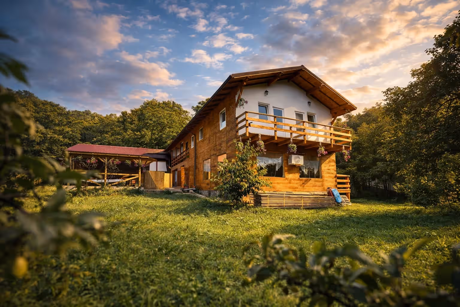 Casa de sub Deal din Valea Doftanei, România Casa de sub Deal din Valea Doftanei, România