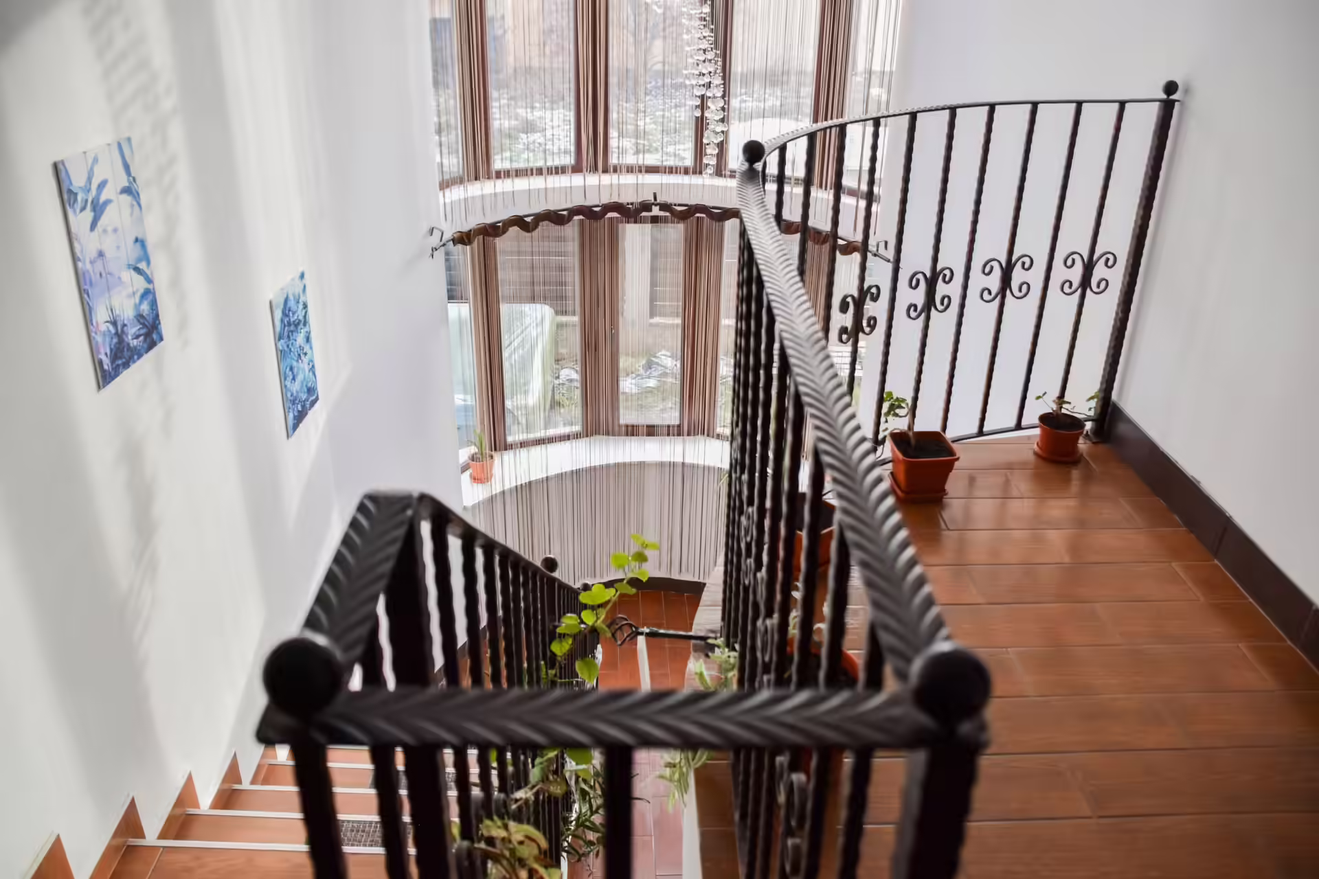 Scară interioară în spirală la Vila Mik Guesthouse Scară interioară în spirală la Vila Mik Guesthouse
