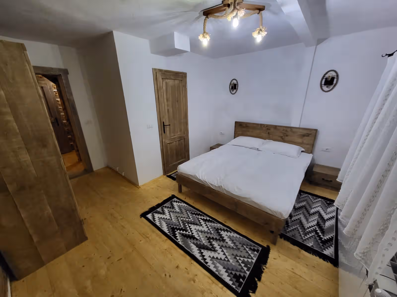 Cerdacul cu Amintiri, cazare tradițională în Câmpulung Moldovenesc, Bucovina, fotografia 3