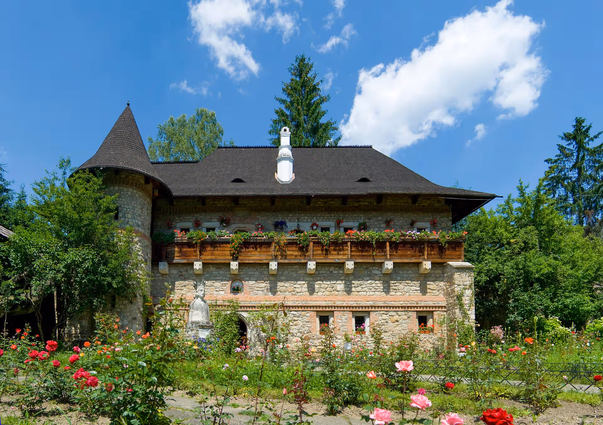 Mănăstirea Moldovița din Vatra Moldoviței, România, fotografia 4 Mănăstirea Moldovița din Vatra Moldoviței, România, fotografia 4
