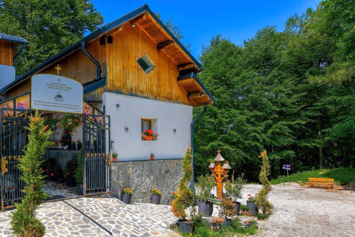 Clădire din lemn și piatră la Schitul Sfânta Ana, Sinaia