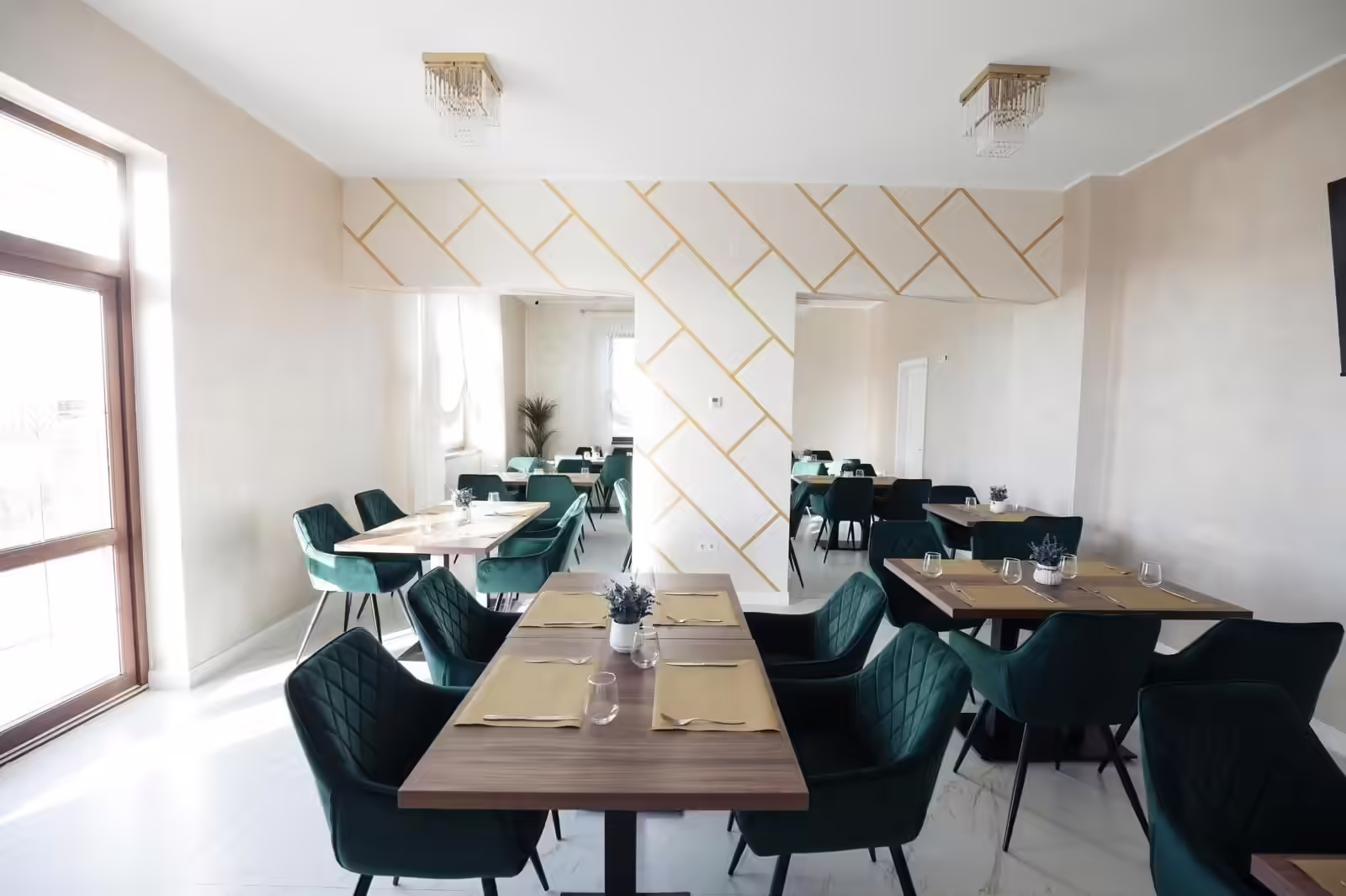 Restaurant tradițional la Hotel Măgura Jina, Mărginimea Sibiului