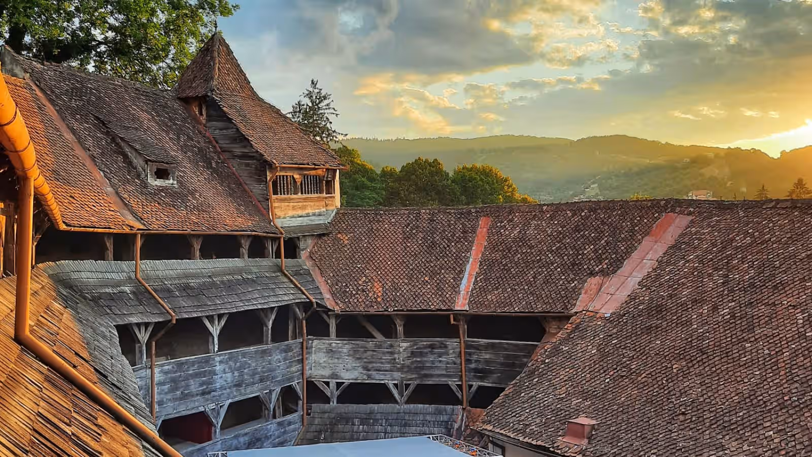Galeriile de lemn și turnul Bastionului Țesătorilor la apus, Brașov