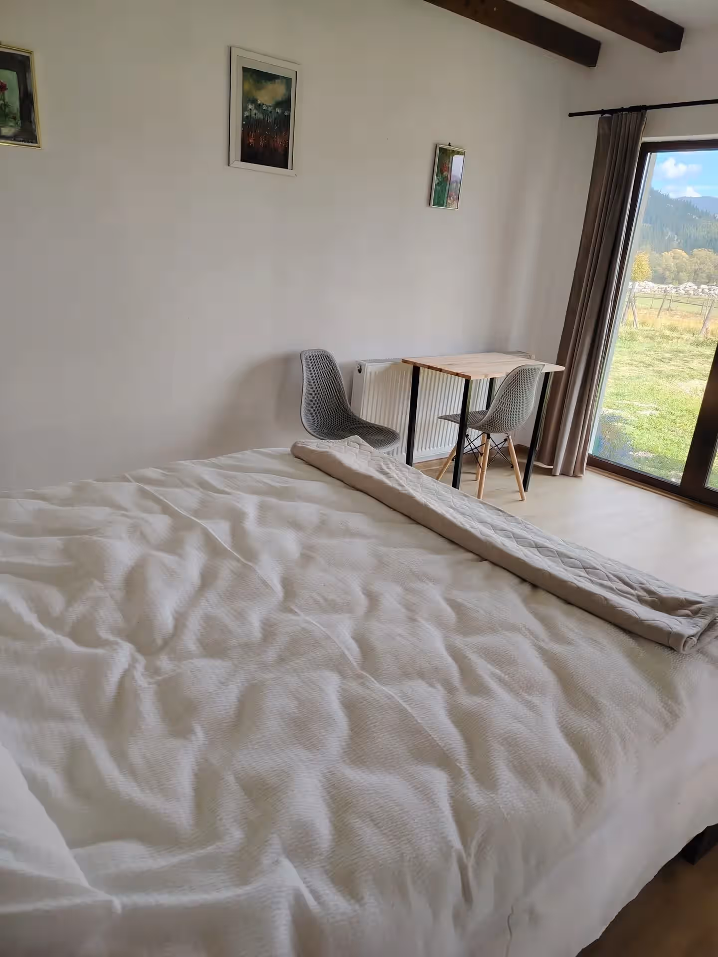 Acasă la Moș Ilie din Suceava, România, fotografia 7