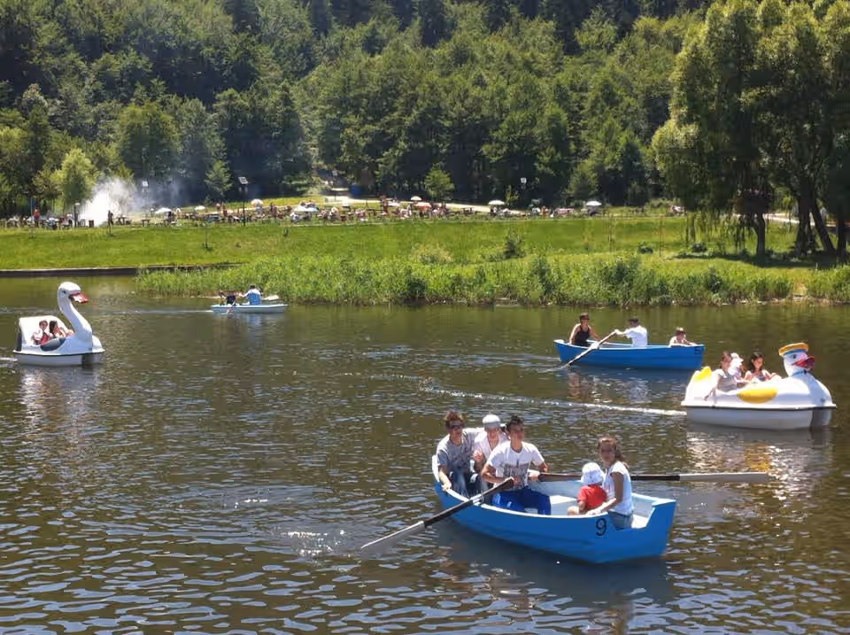 Lacul Noua din Brașov, România, fotografia 8 Lacul Noua din Brașov, România, fotografia 8