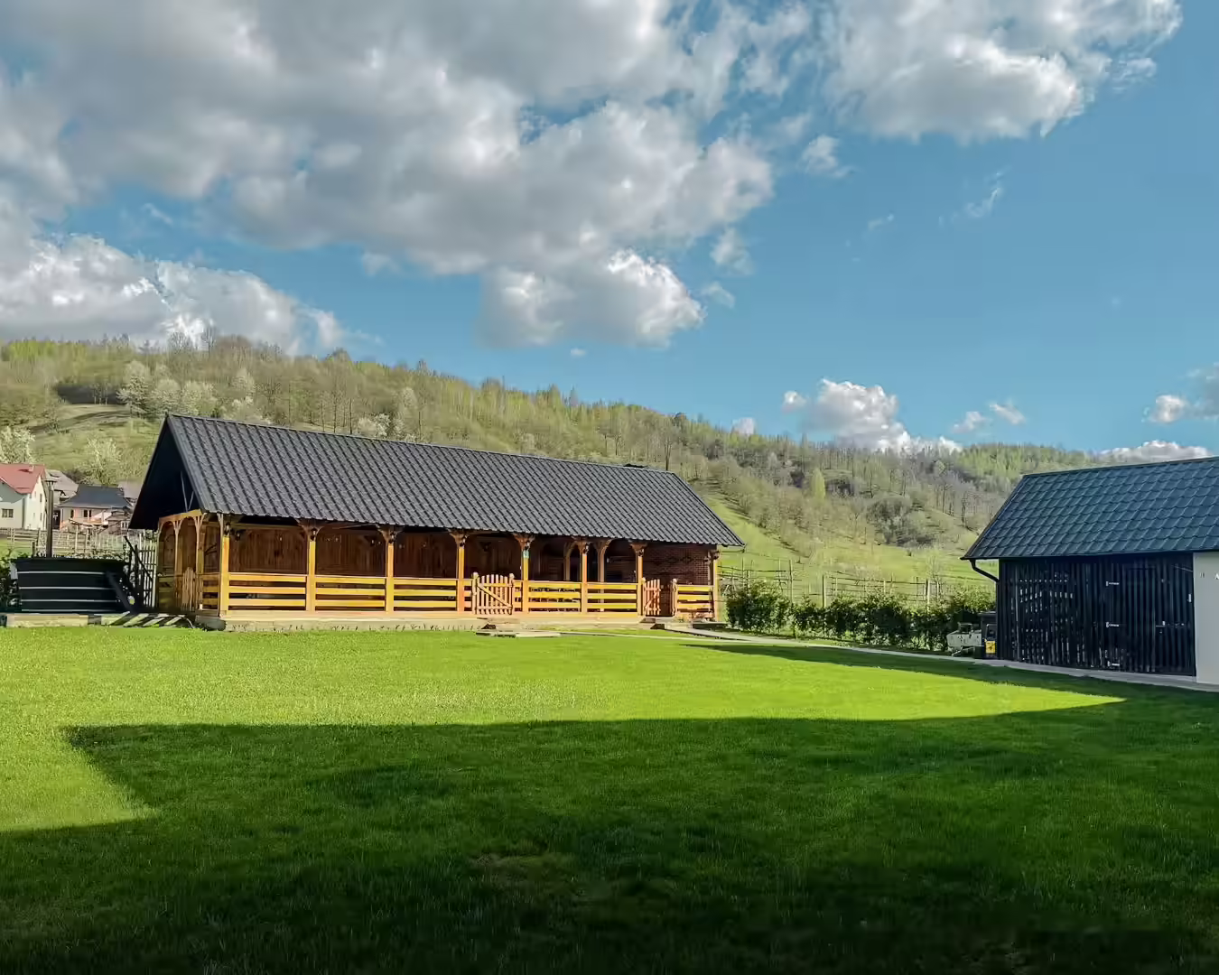 Grădina mare cu spațiu verde de la Casa Florus, Șieu Grădina mare cu spațiu verde de la Casa Florus, Șieu