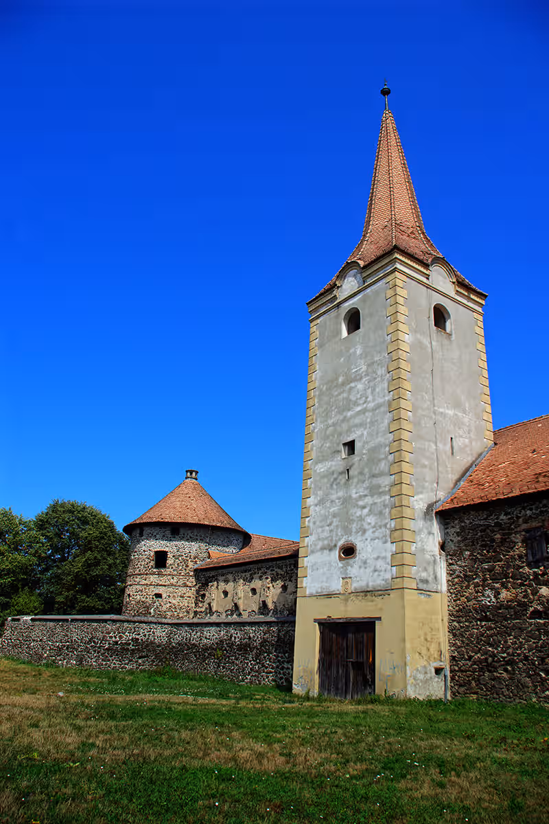 Turnul de poartă al Castelului Bethlen din Racoș Turnul de poartă al Castelului Bethlen din Racoș