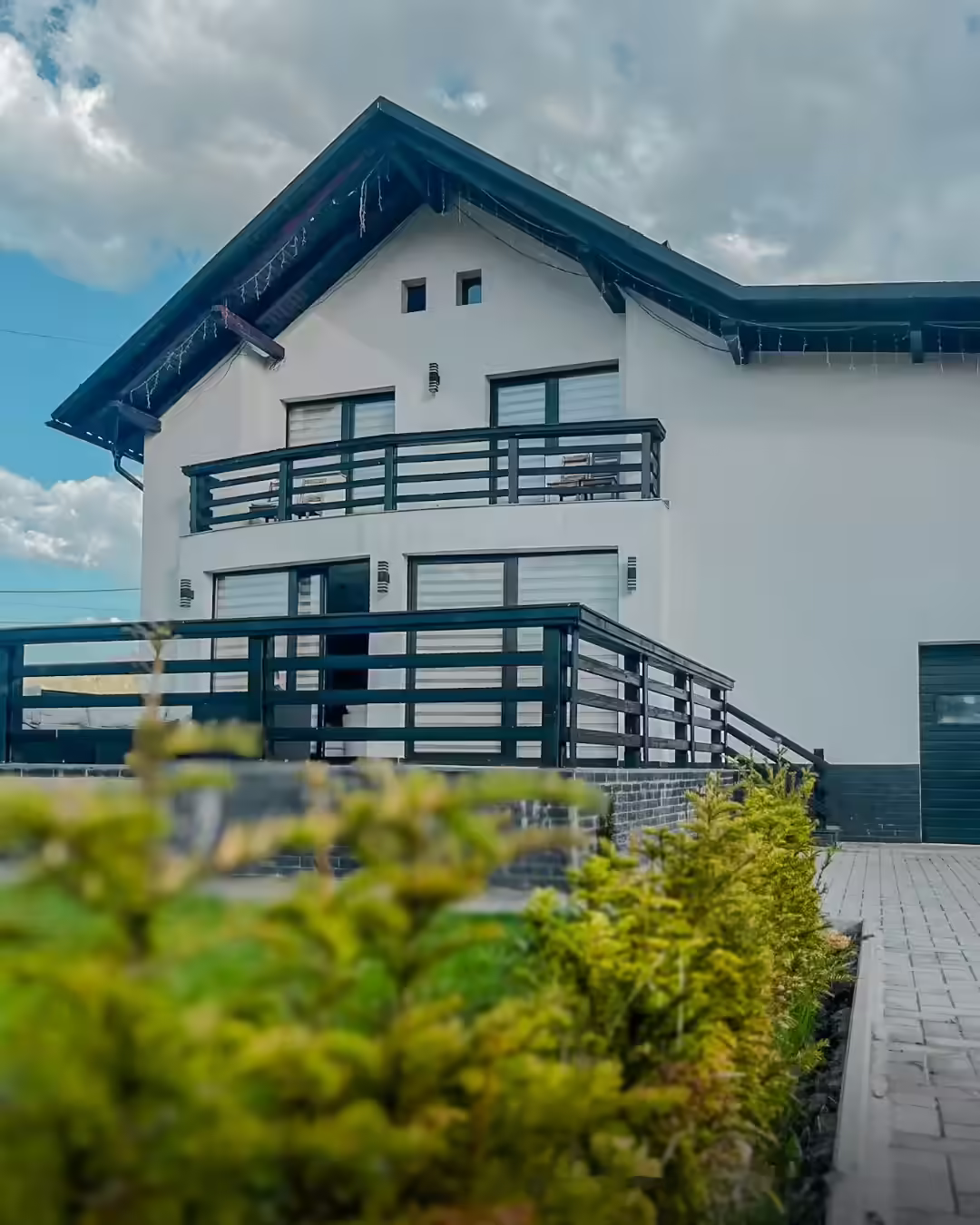 Casa Florus și grădina verde generoasă din Șieu Casa Florus și grădina verde generoasă din Șieu