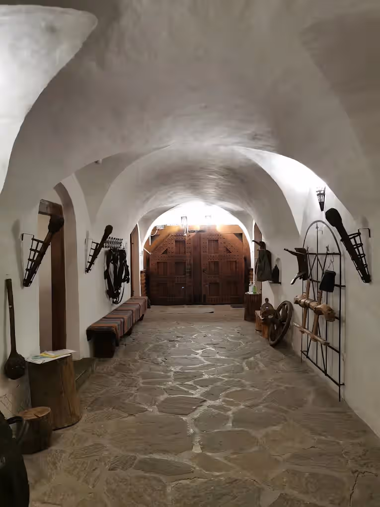 Muzeul Etnografic Hanul Domnesc din Suceava, România, fotografia 10
