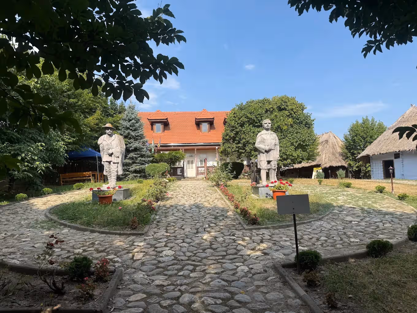 Muzeul Memorial Badea Cârțan din Cârțișoara, România, fotografia 16