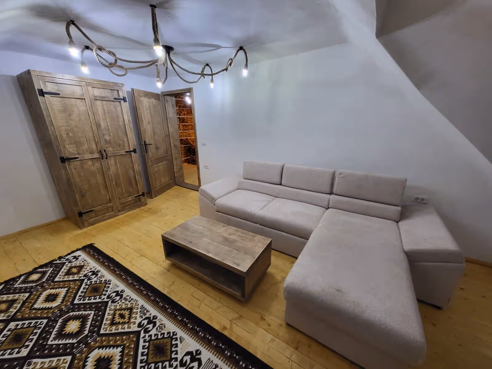 Cerdacul cu Amintiri, cazare tradițională în Câmpulung Moldovenesc, Bucovina, fotografia 7