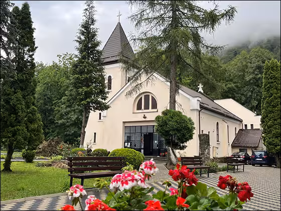 Biserica Romano-Catolică Preasfânta Inimă a lui Isus din Sinaia, România, fotografia 4