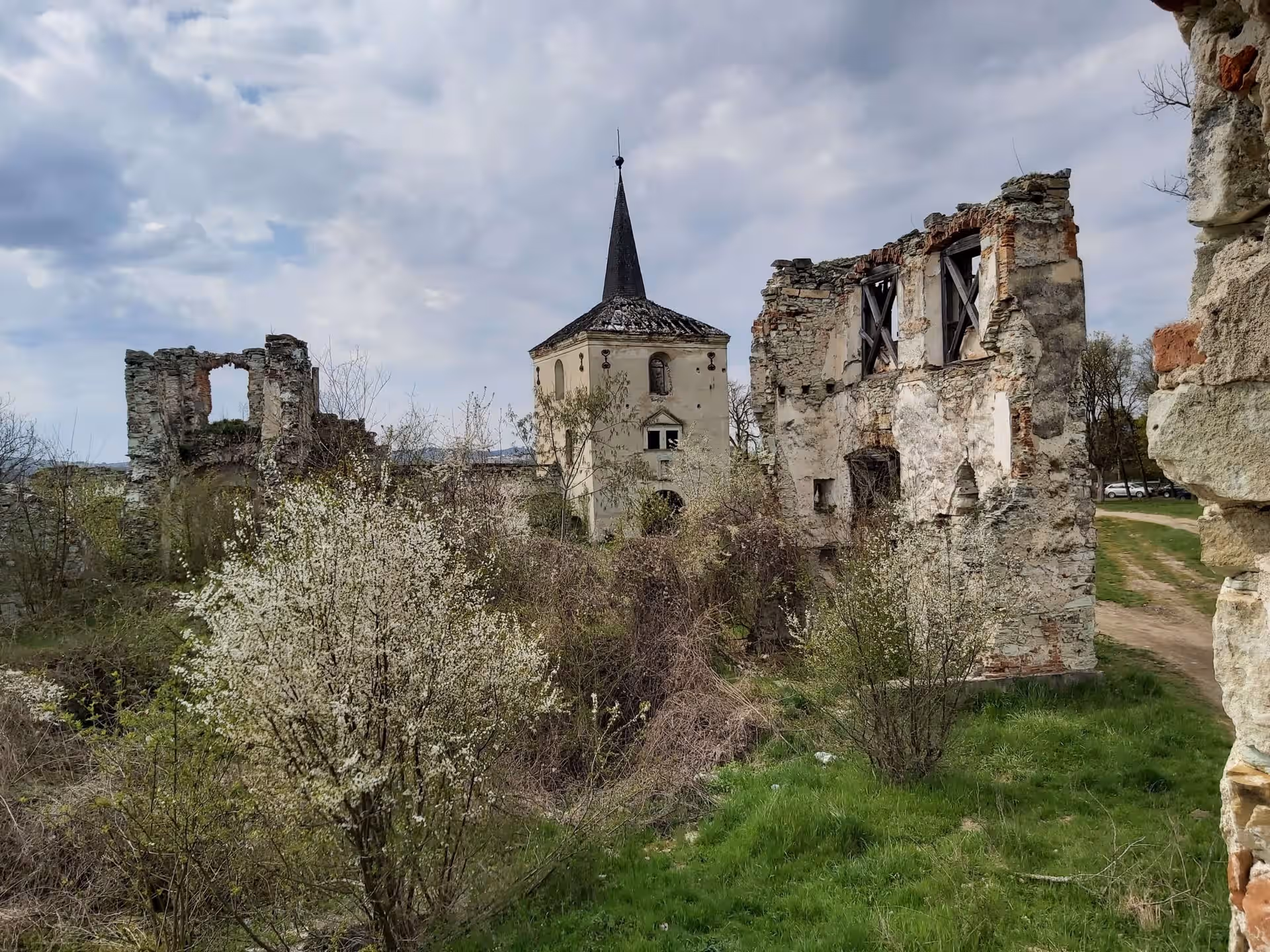 Castelul Kornis din Mănăstirea, România, fotografia 2