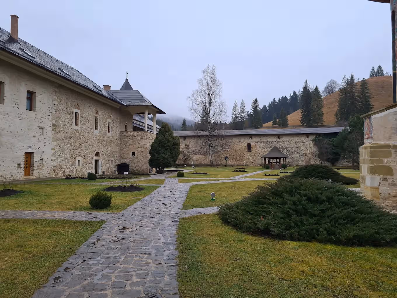 Mănăstirea Moldovița din Vatra Moldoviței, România, fotografia 14 Mănăstirea Moldovița din Vatra Moldoviței, România, fotografia 14