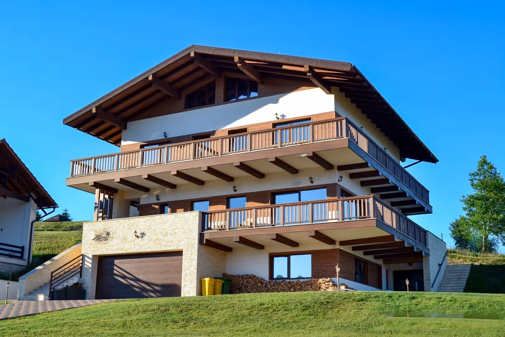 Chalet First Hill, cabană de închiriat integral cu saună în Gura Humorului, Bucovina, fotografia 1 Chalet First Hill, cabană de închiriat integral cu saună în Gura Humorului, Bucovina, fotografia 1