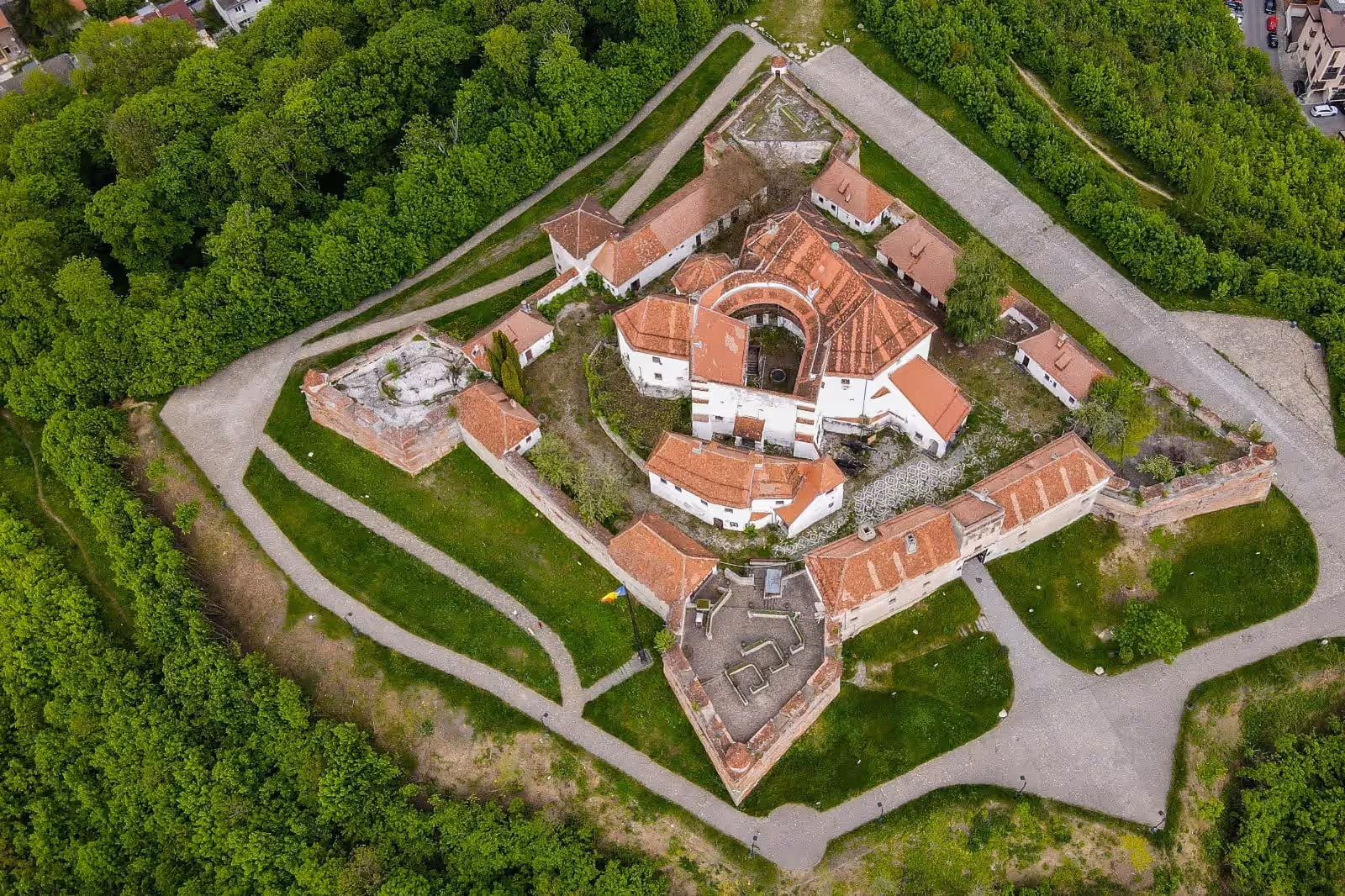 Cetățuia de pe Strajă Brașov, vedere aeriană a fortificației în formă de stea Cetățuia de pe Strajă Brașov, vedere aeriană a fortificației în formă de stea