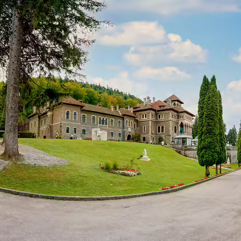 Castelul Cantacuzino văzut din parc, Bușteni, Valea Prahovei
