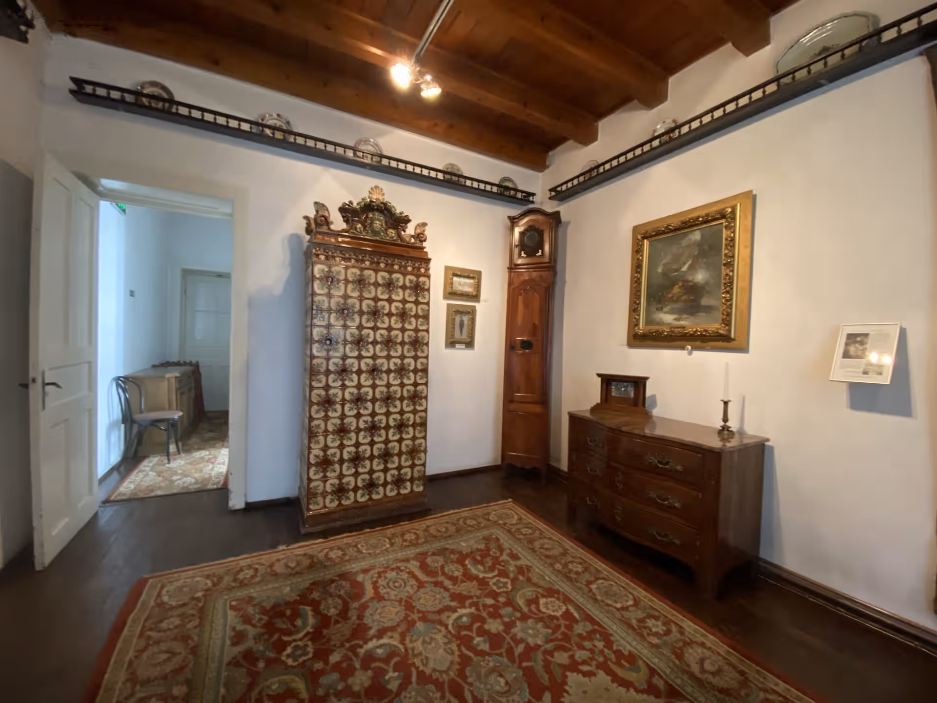 Cameră cu sobă de teracotă și mobilier de epocă, Muzeul Grigorescu
