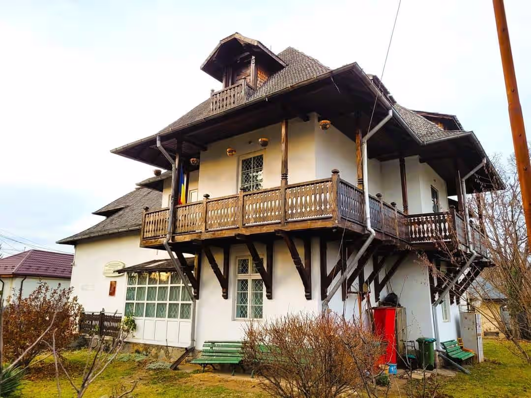 Casa lui Nicolae Grigorescu din Câmpina cu foișor de lemn