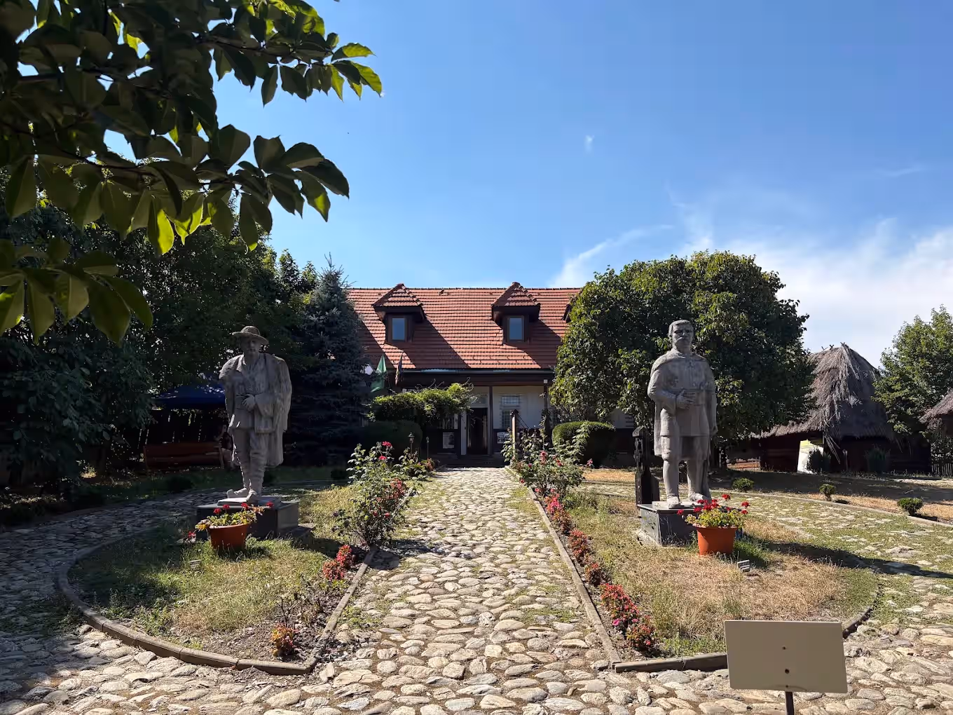 Muzeul Memorial Badea Cârțan din Cârțișoara, România, fotografia 14