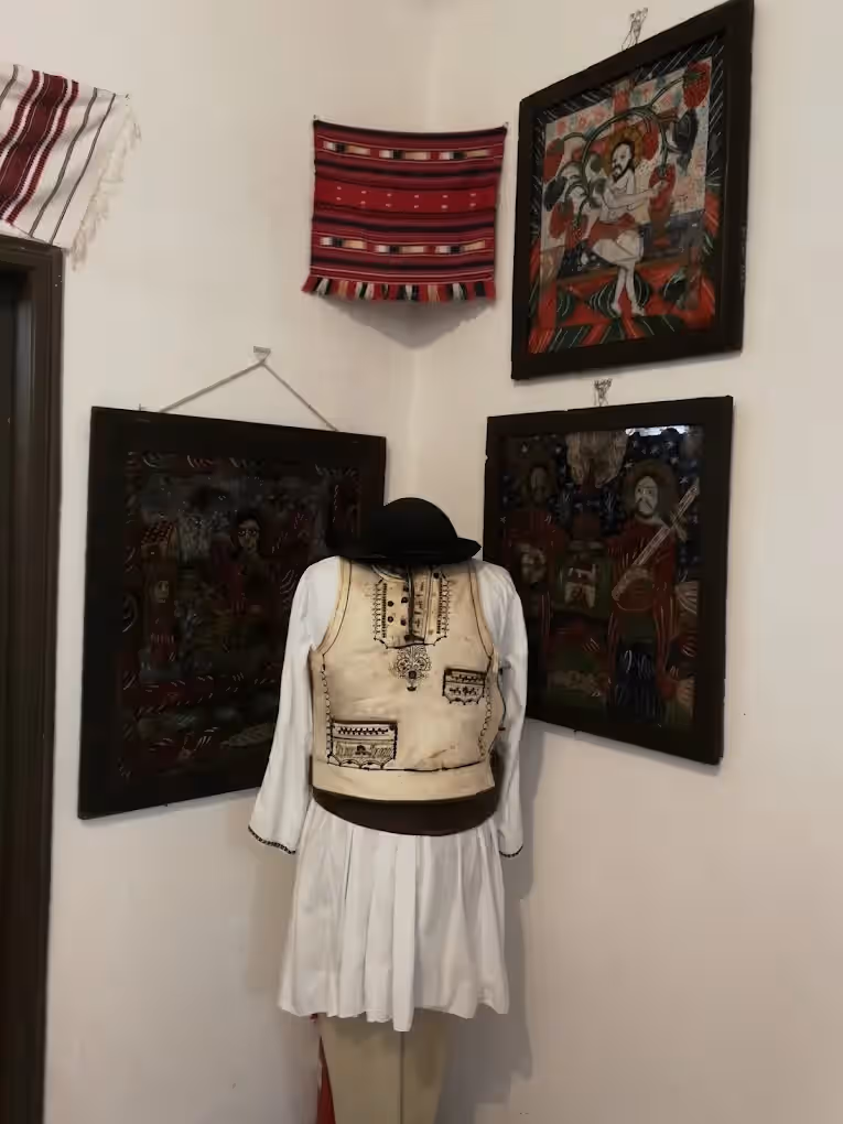 Muzeul Icoanelor pe Sticlă Sibiel din Sibiel, România, fotografia 9