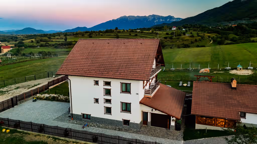 Popasul Piatra Craiului din Zărnești, România, fotografia 38