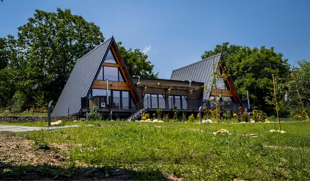 Cabană A-frame AZA Chalet cu curte verde de peste 3.200 m², Zărnești