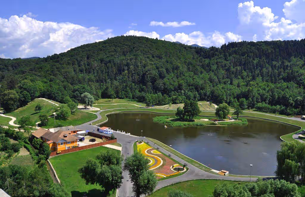 Lacul Noua din Brașov, România Lacul Noua din Brașov, România