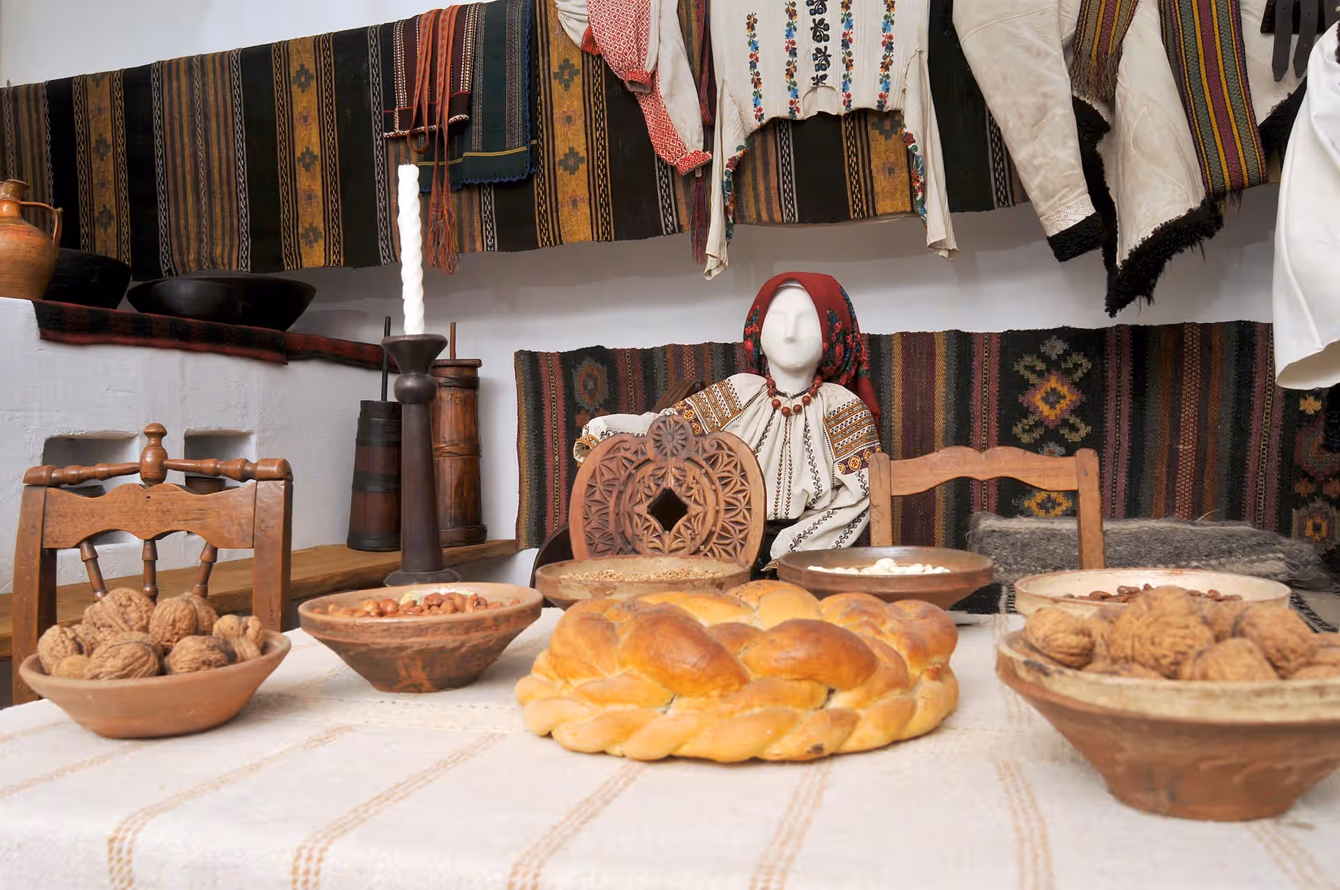 Muzeul Obiceiurilor Populare din Bucovina din Gura Humorului, România, fotografia 9