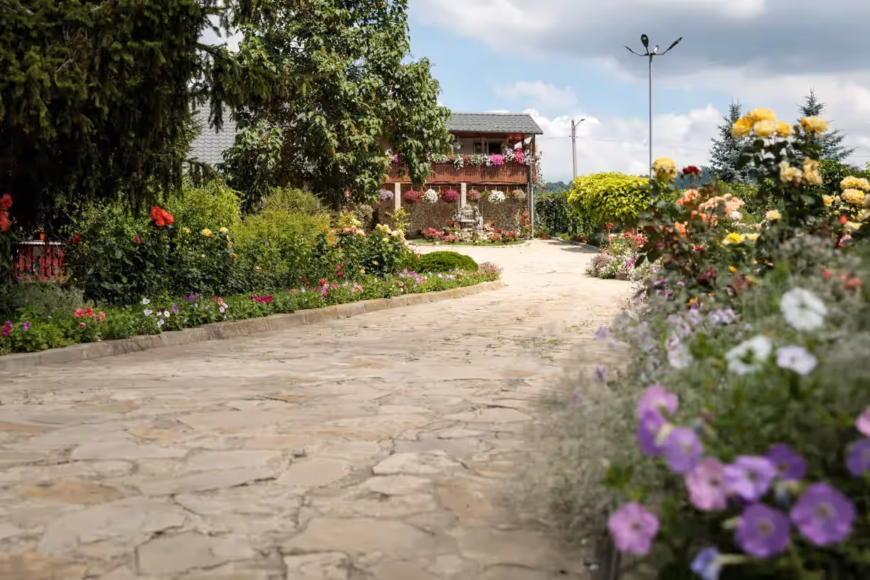 Mănăstirea Florești din Tăuți, România, fotografia 15 Mănăstirea Florești din Tăuți, România, fotografia 15