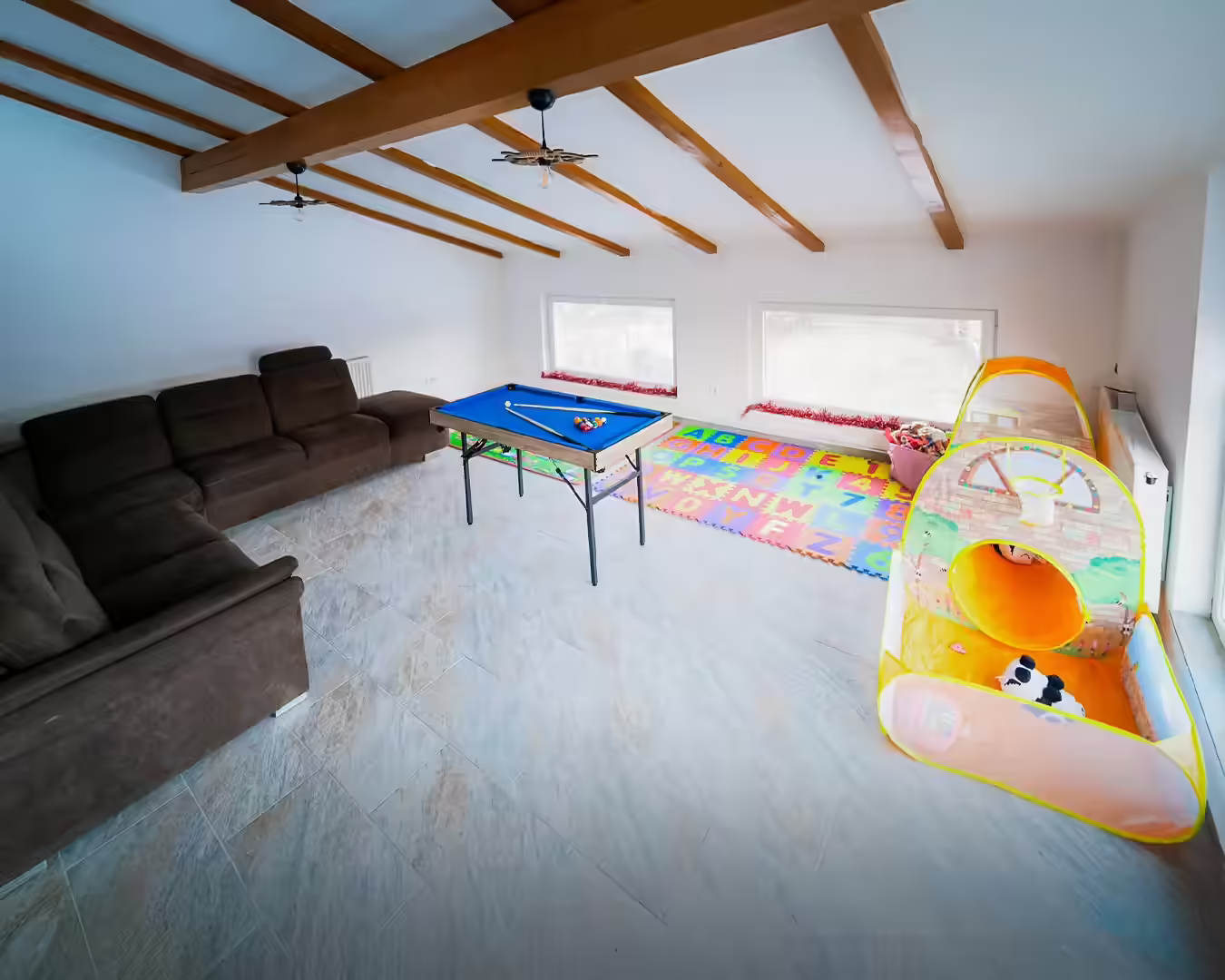 Sală de joacă pentru copii la Cabana La Bontu, Întorsura Buzăului Sală de joacă pentru copii la Cabana La Bontu, Întorsura Buzăului