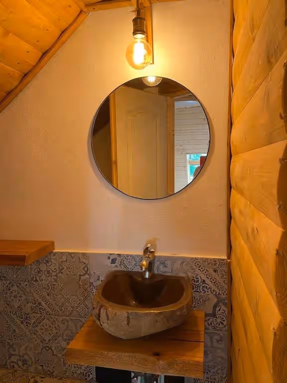 Bats Cave Hut Transylvania din Sub Piatră, România, fotografia 6