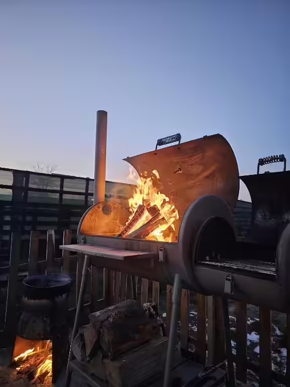 Zonă de grătar și foc de tabără la Cabana Ursu, Lețcani Zonă de grătar și foc de tabără la Cabana Ursu, Lețcani