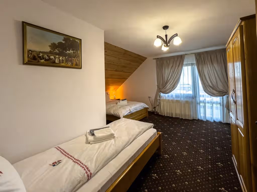 Popasul Piatra Craiului din Zărnești, România, fotografia 12