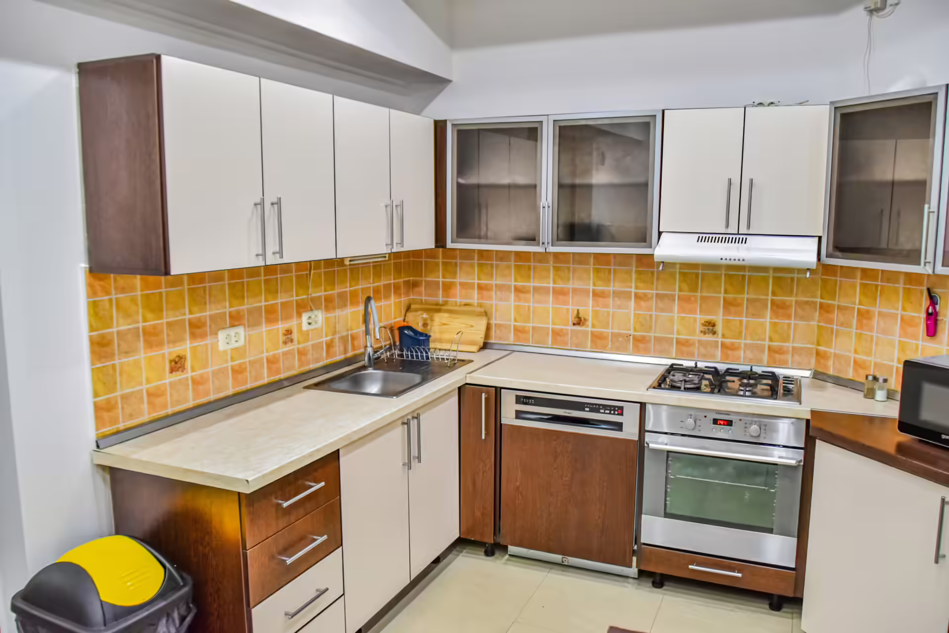 Bucătărie comună cu plită și cuptor la Random House Bucătărie comună cu plită și cuptor la Random House
