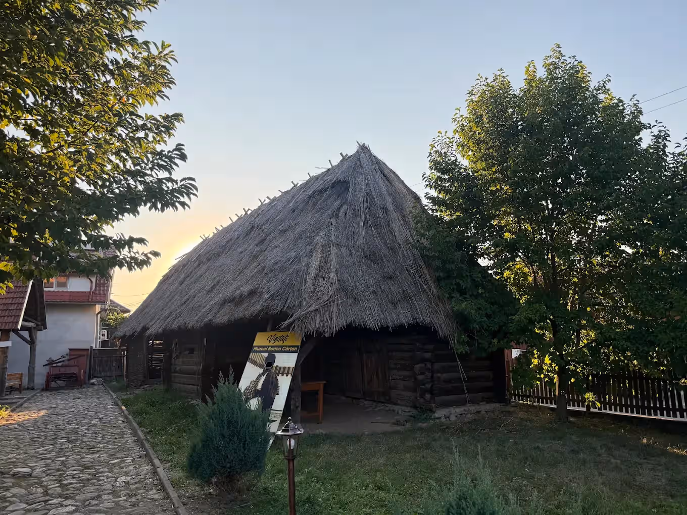 Muzeul Memorial Badea Cârțan din Cârțișoara, România, fotografia 13