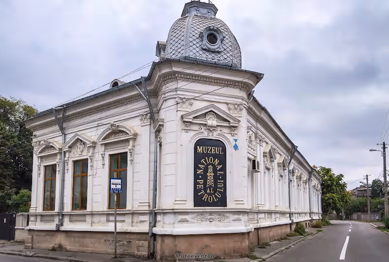 Muzeul Național al Petrolului din Ploiești, clădire istorică cu cupolă