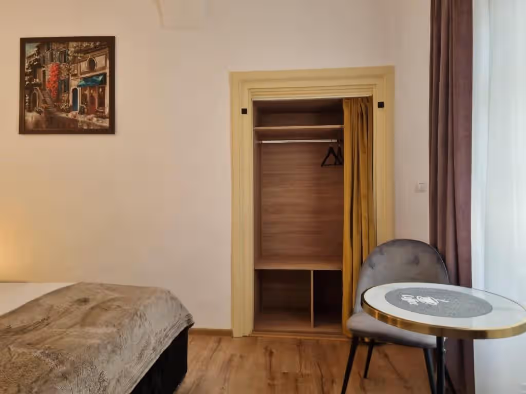 Central House Seven din Sibiu, România, fotografia 17