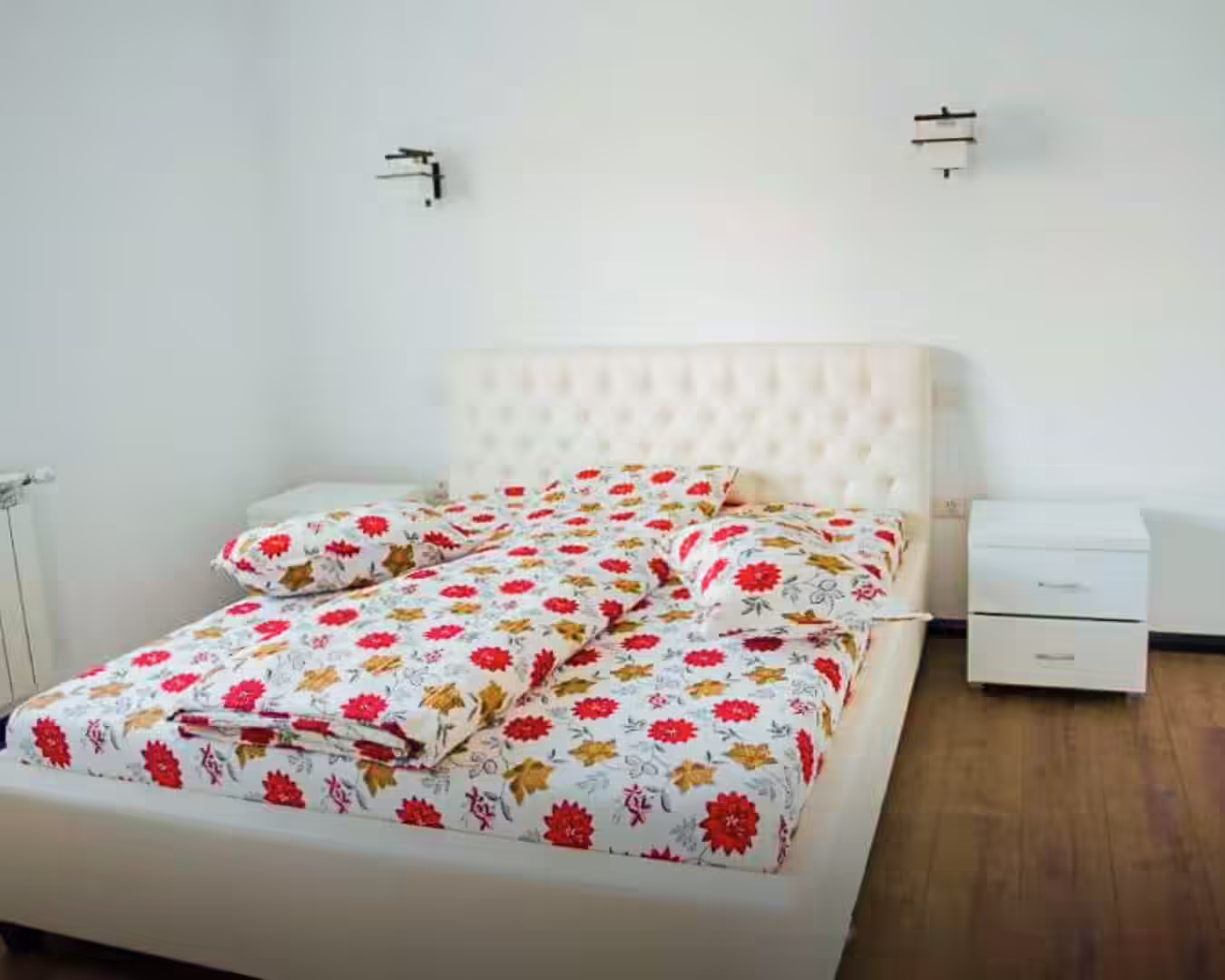 Dormitor matrimonial modern la Casa Florus, Maramureș Dormitor matrimonial modern la Casa Florus, Maramureș