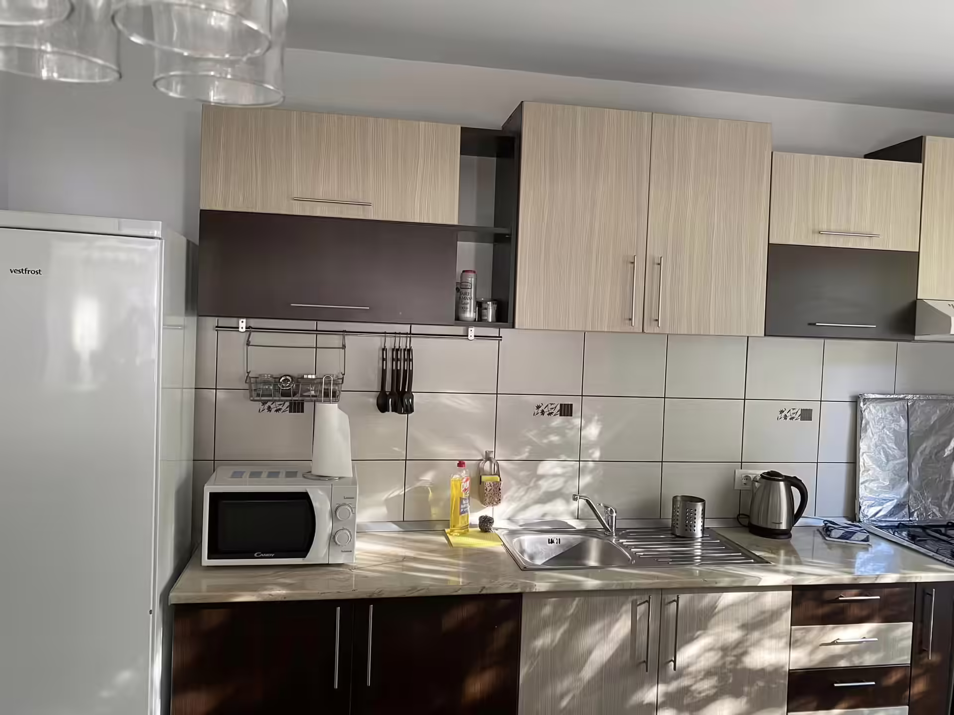 Bucătărie comună complet utilată la Casa Florox, Sinaia