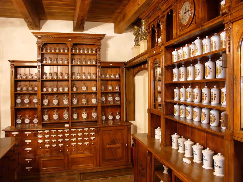 Muzeul de Istorie a Farmaciei Sibiu din Sibiu, România, fotografia 4 Muzeul de Istorie a Farmaciei Sibiu din Sibiu, România, fotografia 4