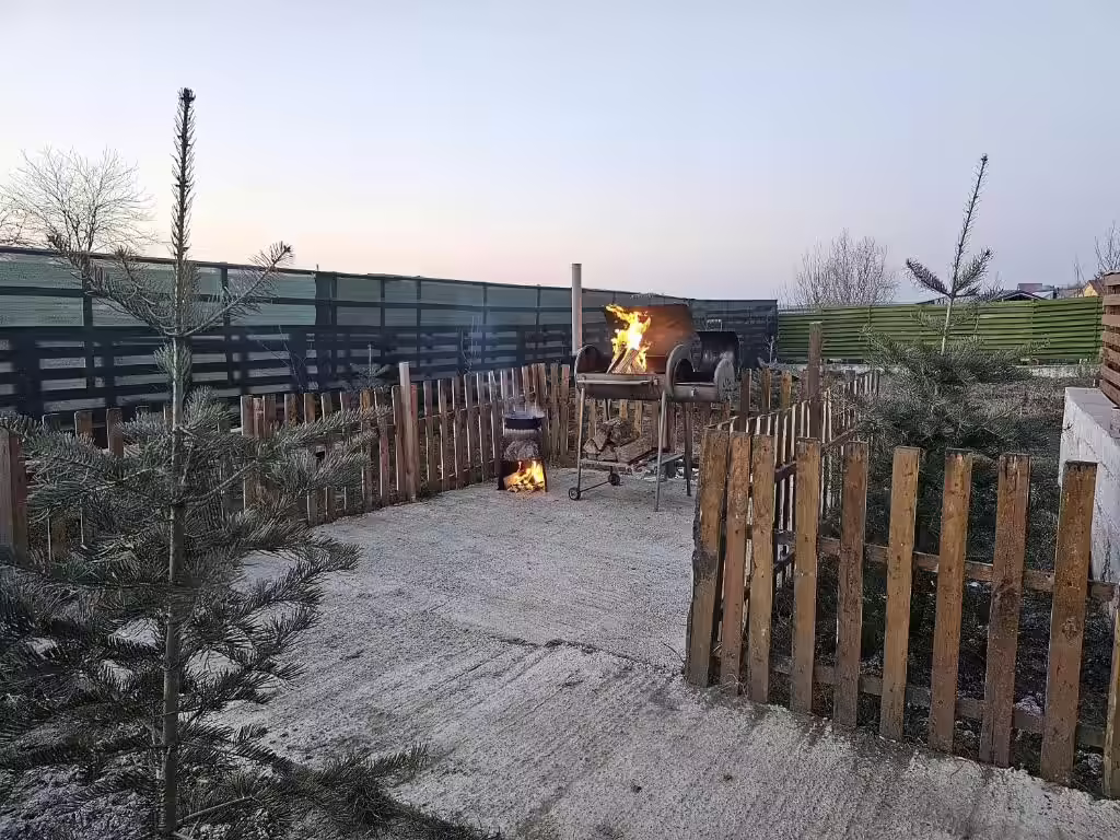 Baie cu cadă și finisaje din marmură la Cabana Ursu Baie cu cadă și finisaje din marmură la Cabana Ursu