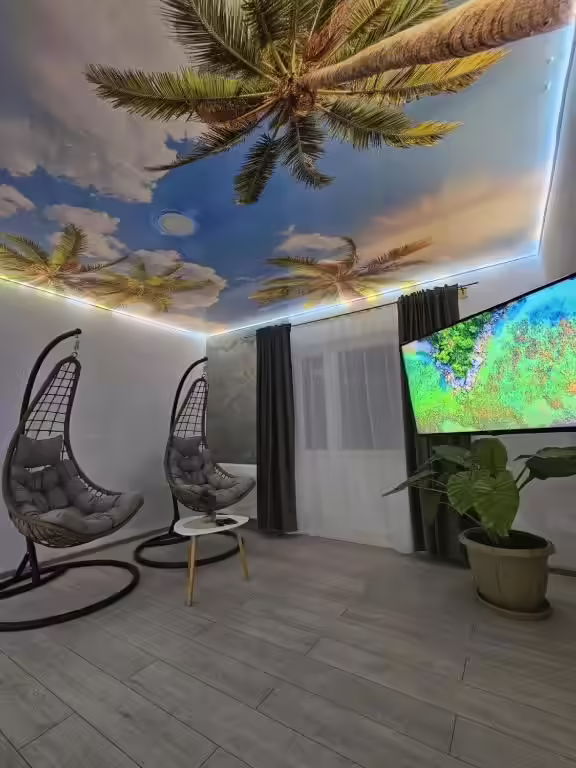Living cu TV și fotoliu suspendat la Cabana Ursu, Iași Living cu TV și fotoliu suspendat la Cabana Ursu, Iași